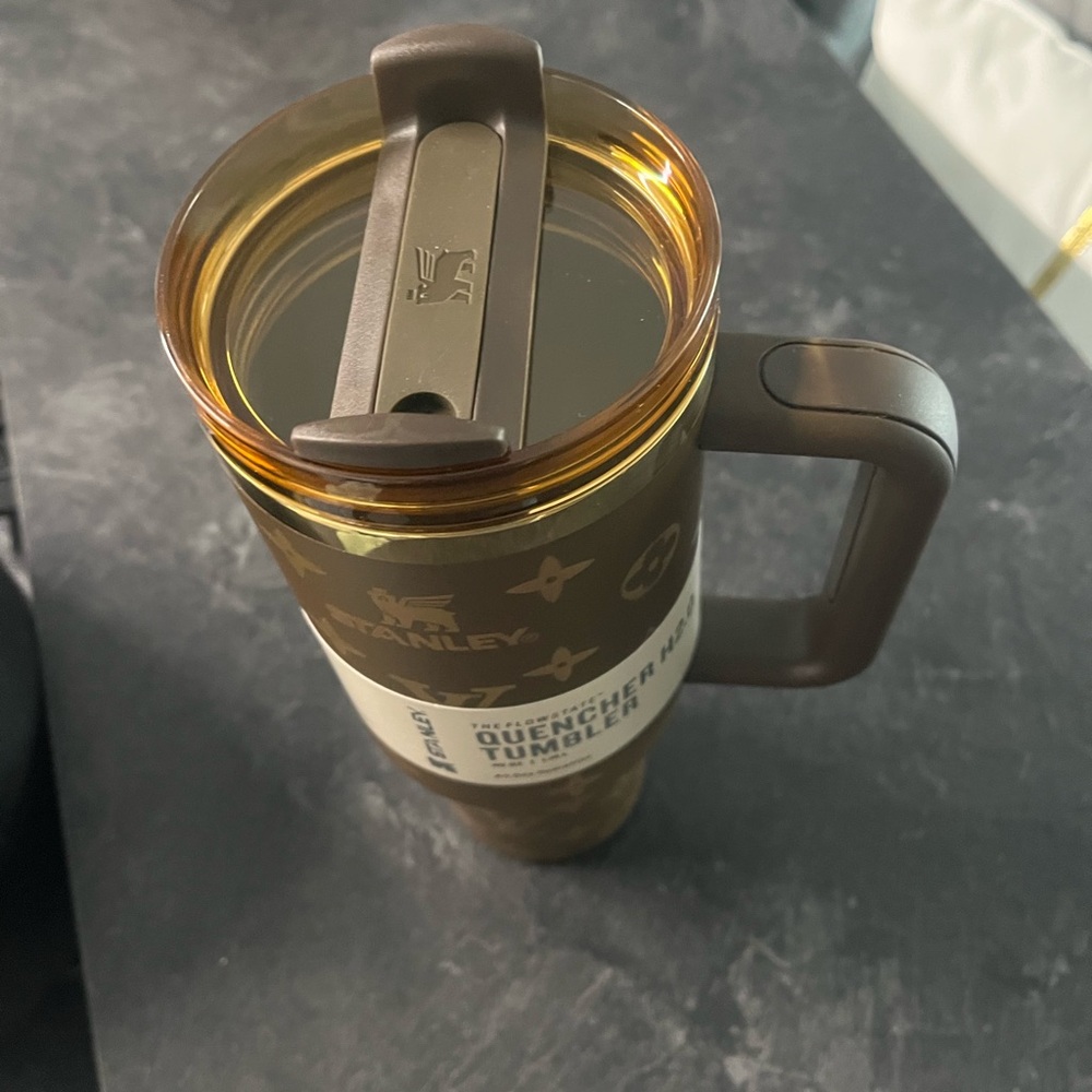 Stanley 40 OZ Chocolate Brown Gold Quencher Insulated Tumbler NEW - Picture 5 of 6